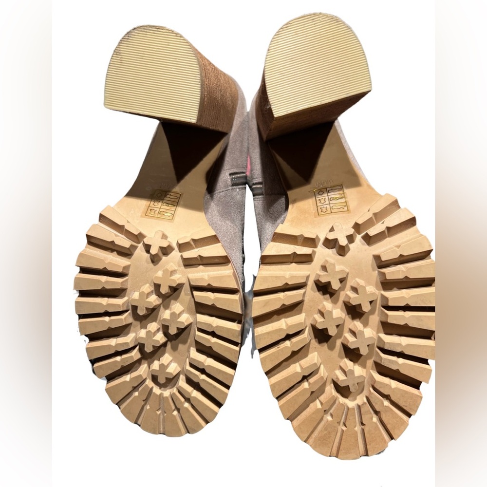 Jeffrey Campbell Free People NWOT Taupe Suede Open Front Lace up 4.5” Heel Shoes - Picture 6 of 11